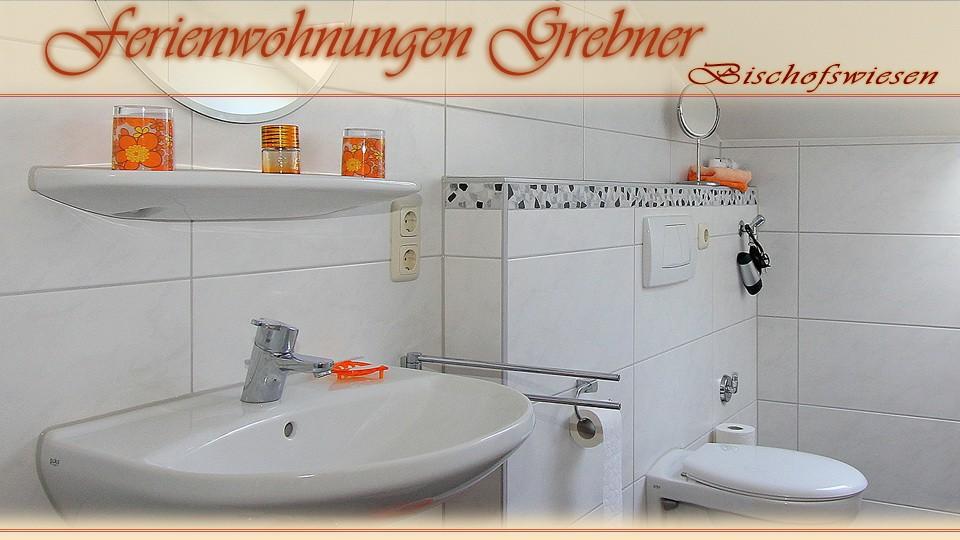 Bad mit Dusche und WC